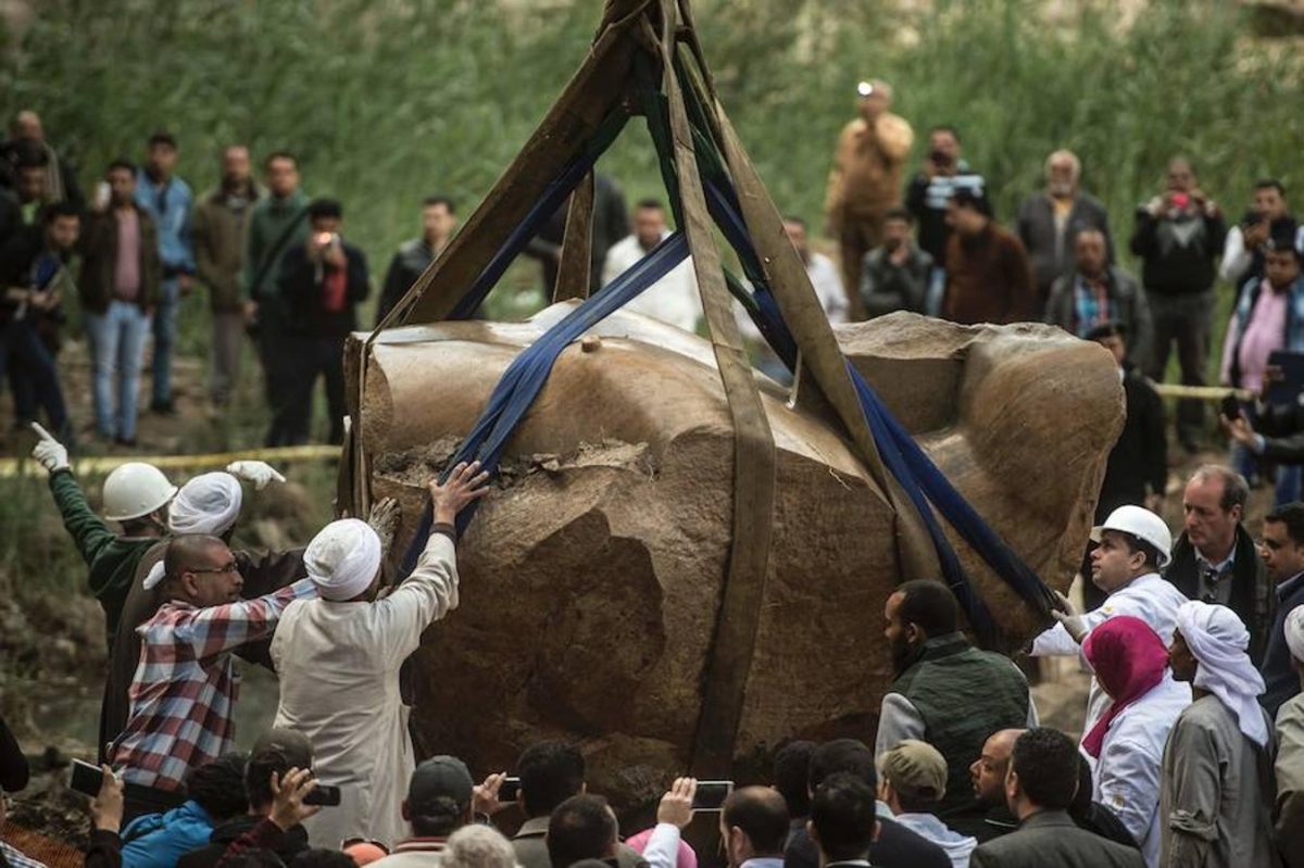 Psamético I (660-610 a.C.), una estatua colosal encontrada de 3000 años de antigüedad.