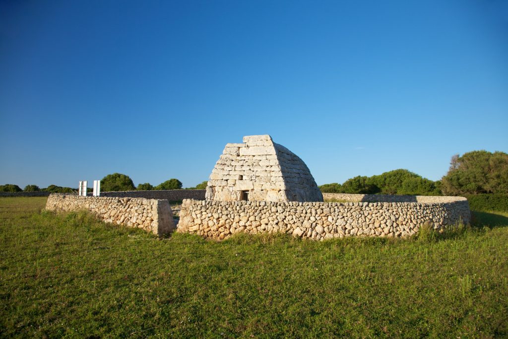 Naveta des Tudons, Menorca.