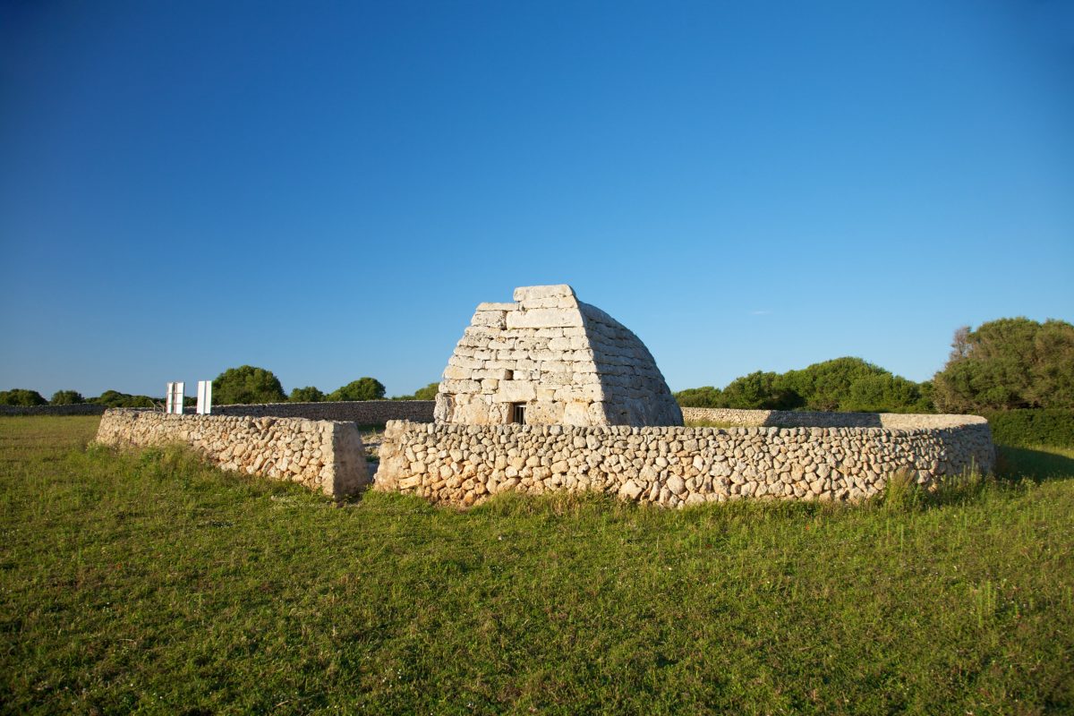 La Naveta des Tudons, Menorca.