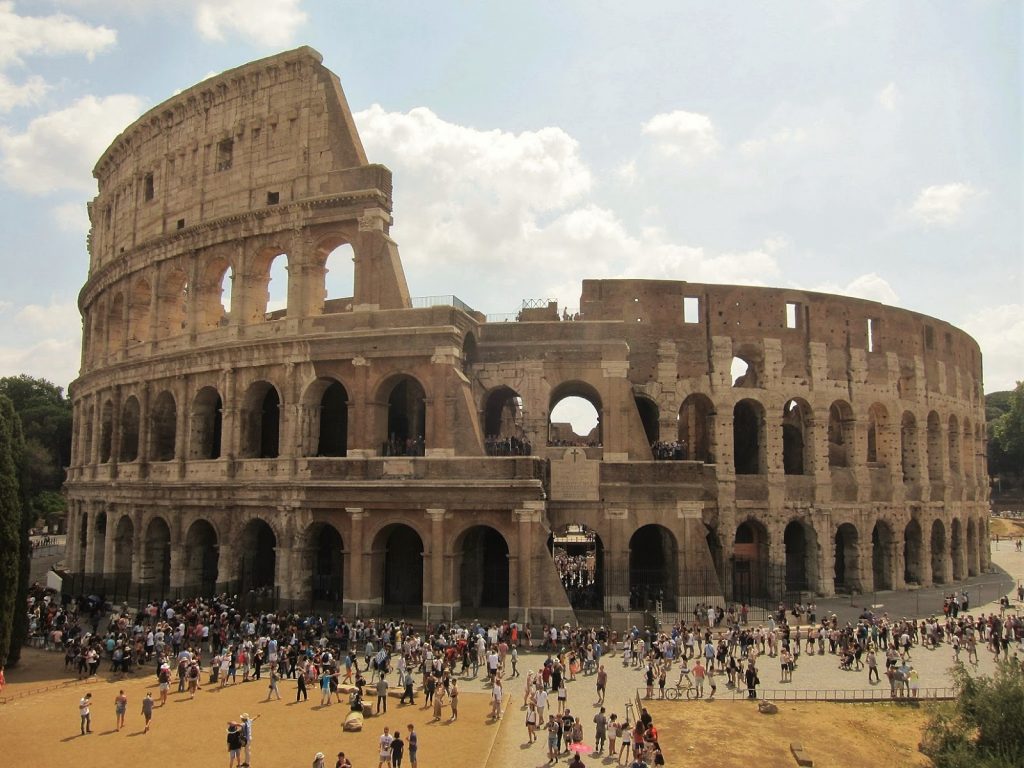 Ejemplo de teatro, el coliseo de Roma (Italia).