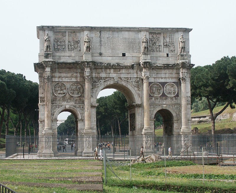 Ejemplo de arcos, arco de Constantino, Roma (Italia).