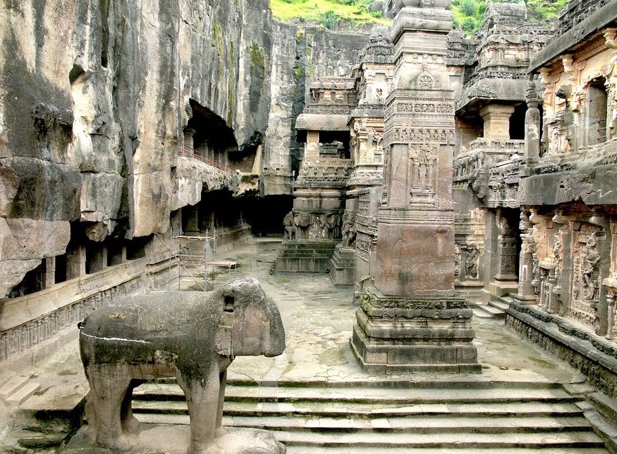 Relieves, tallas y esculturas del templo de Ellora.