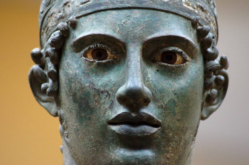 Auriga de Delfos. estilo severo, h. 474 a.C, Museo Arqueológico de Delfos.