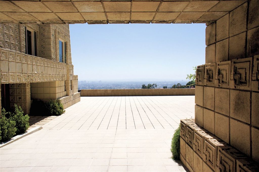 Casa Charles Ennis, Frank Lloyd Wright, vista hacia el exterior.