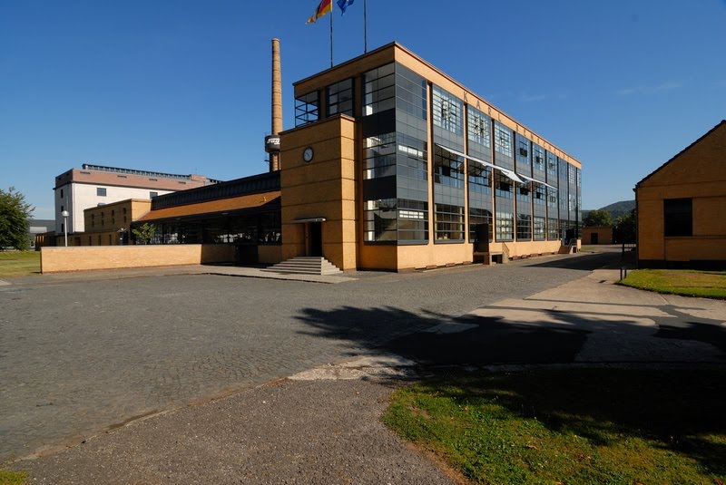 Fábrica Fagus, construida entre el 1911-1925, por los arquitectos Walter Gropius y Adolf Meyer en Alfeld an der Leine, Baja Sajonia, Alemania.